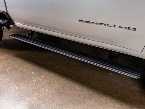 Used 2024 GMC Sierra 3500 Denali Ultimate AWD/4WD image 11