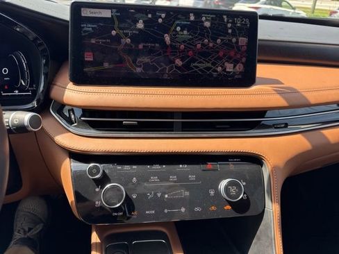 Used 2025 INFINITI QX60 Sensory w/ Vision Package AWD/4WD image 3