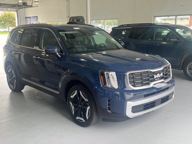 Used 2025 Kia Telluride S AWD/4WD image 2