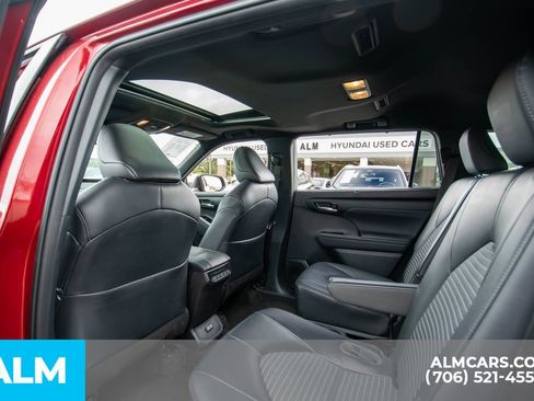 Used 2023 Toyota Highlander XSE image 9