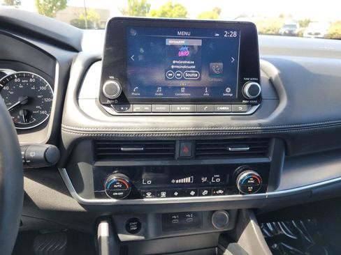 Used 2025 Nissan Rogue SV AWD/4WD image 27