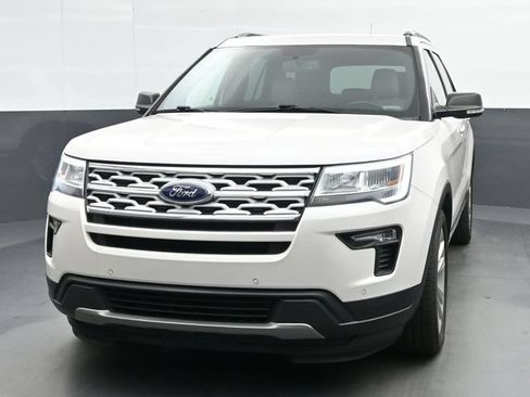 Used 2019 Ford Explorer XLT w/ Equipment Group 202A FWD image 3
