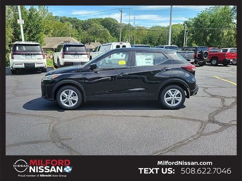 New 2025 Nissan Kicks Play S image 1