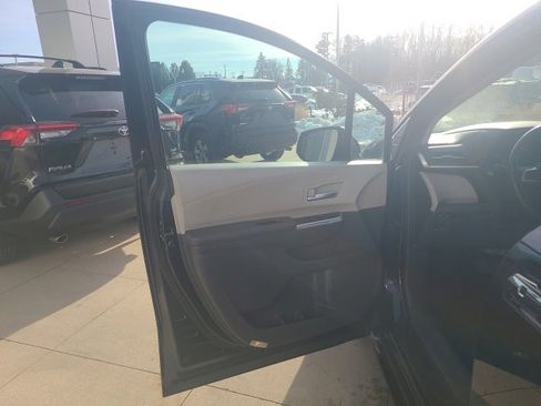 Used 2024 Toyota Sienna XLE image 16