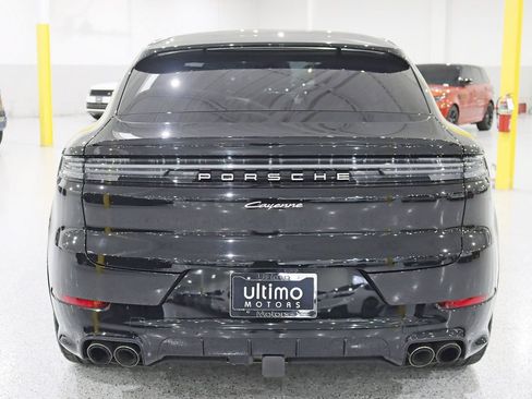 Used 2024 Porsche Cayenne Coupe AWD/4WD image 13