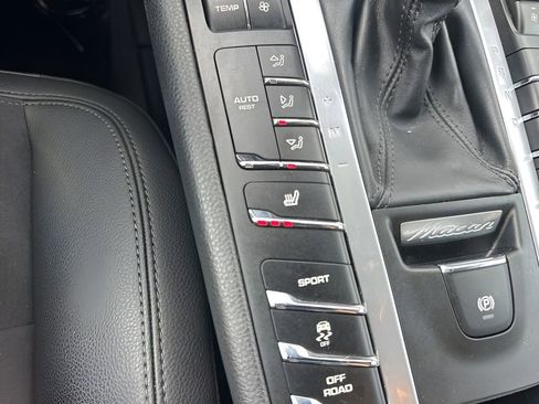 Used 2021 Porsche Macan image 22