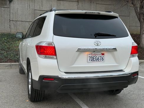 Used 2011 Toyota Highlander 2WD w/ Tech Pkg image 11