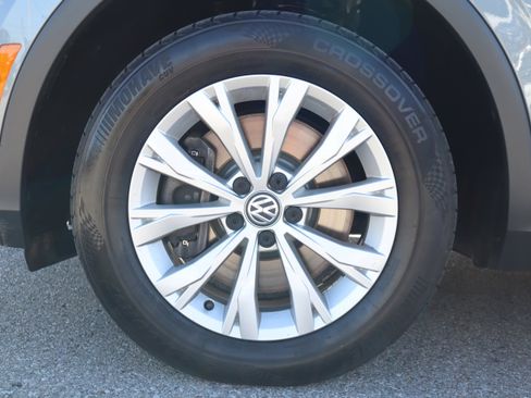 Used 2020 Volkswagen Tiguan S image 11