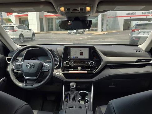 Certified 2025 Toyota Highlander XLE AWD/4WD image 49