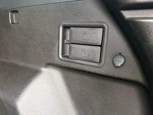 Used 2018 Chevrolet Equinox Premier image 35