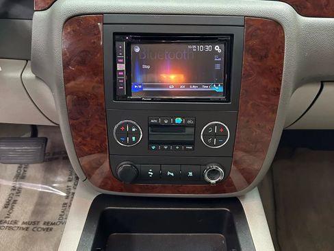 Used 2011 Chevrolet Avalanche LT image 16