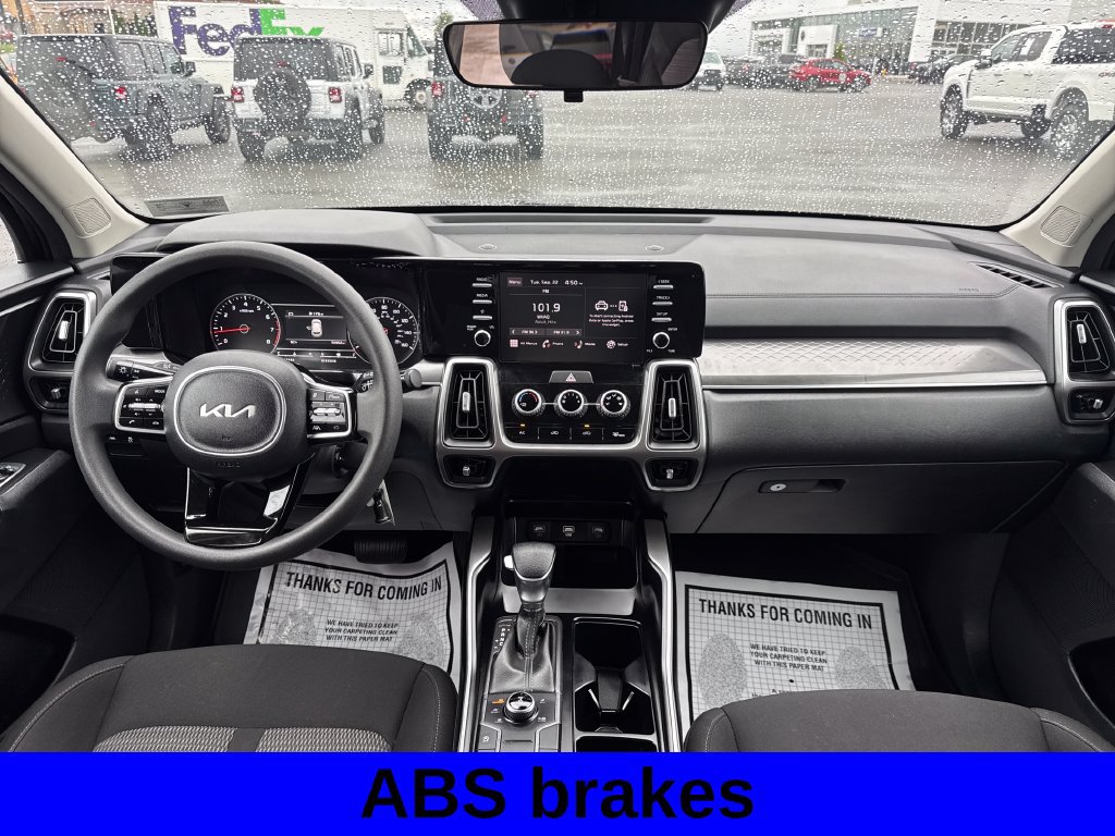 Used 2023 Kia Sorento LX AWD/4WD image 11