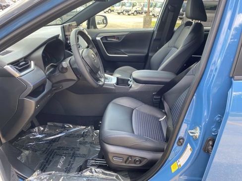 Used 2025 Toyota RAV4 XSE AWD/4WD image 17