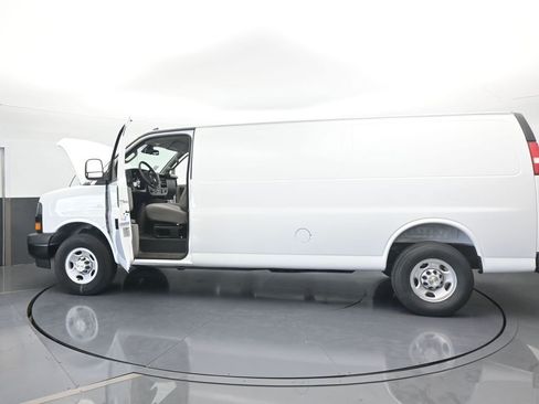New 2025 Chevrolet Express 3500 Extended w/ Driver Convenience Package image 64