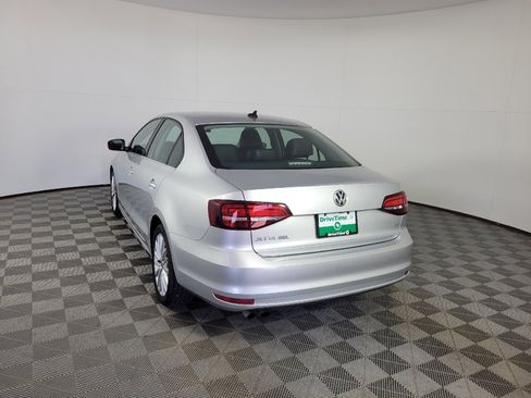 Used 2016 Volkswagen Jetta SEL FWD image 6