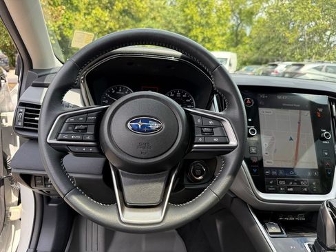 Used 2025 Subaru Outback Premium AWD/4WD image 11