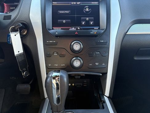 Used 2013 Ford Explorer XLT image 28