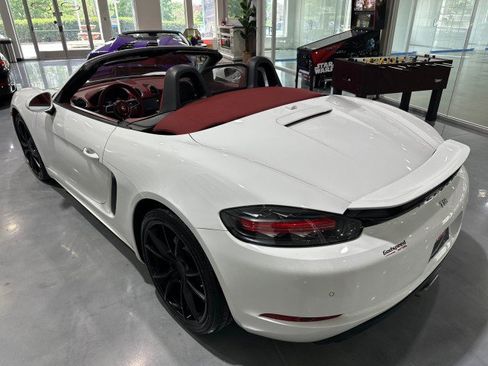 Used 2017 Porsche 718 Boxster RWD image 11