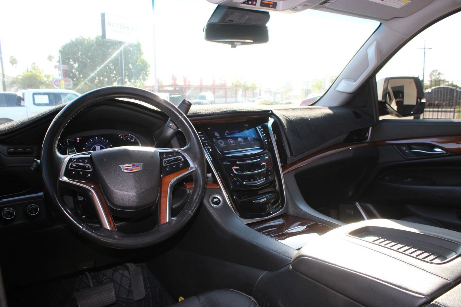Used 2018 Cadillac Escalade ESV Luxury AWD/4WD image 26