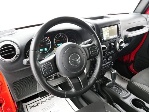 Used 2018 Jeep Wrangler Unlimited Sahara w/ Connectivity Group AWD/4WD image 11