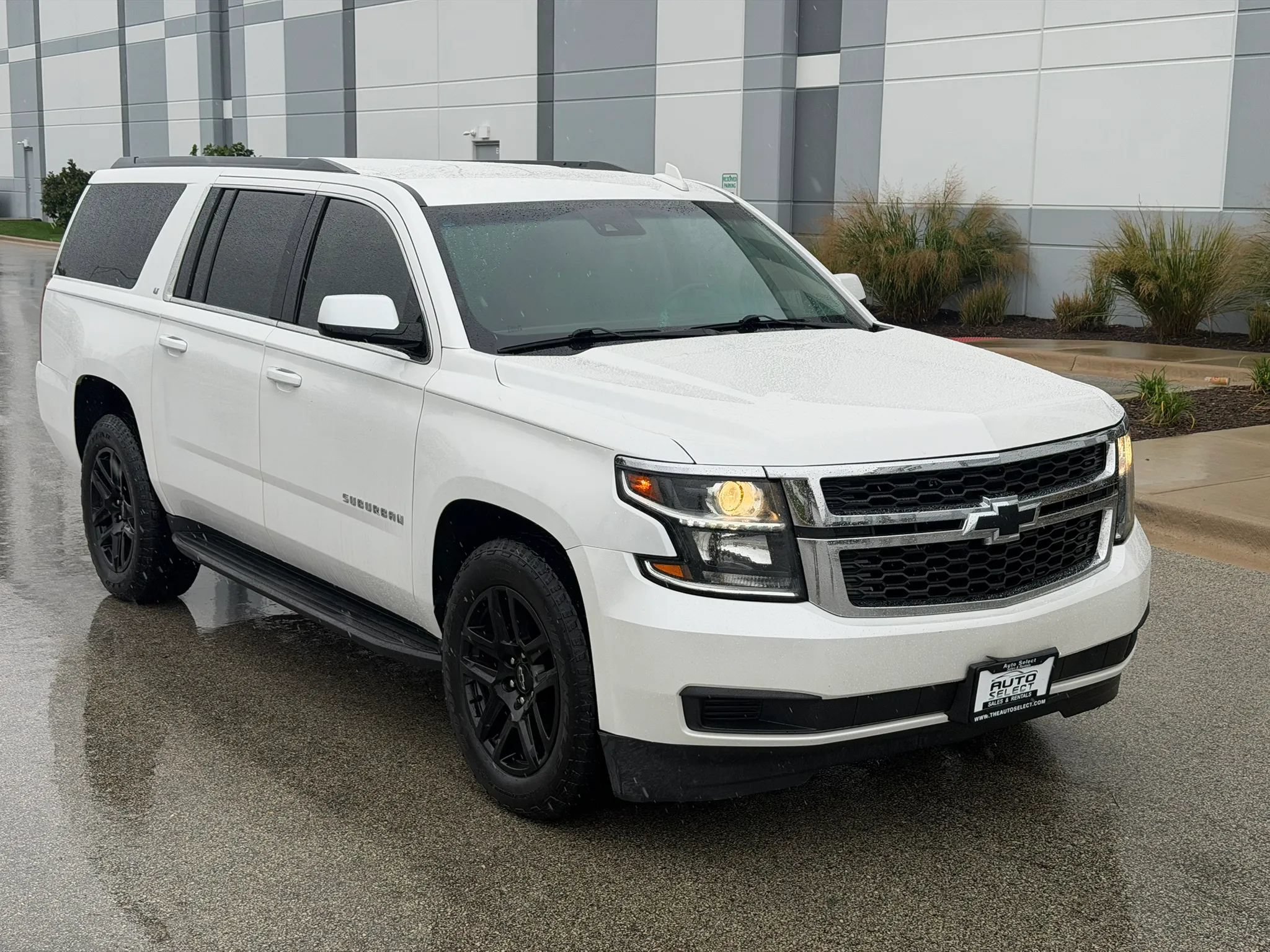 Used 2018 Chevrolet Suburban LT AWD/4WD image 3