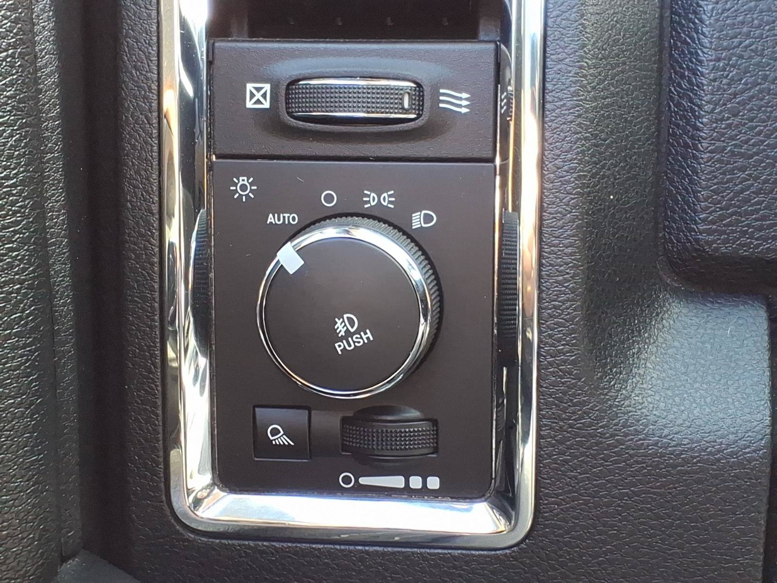 Used 2016 RAM 1500 Laramie w/ Convenience Group AWD/4WD image 18