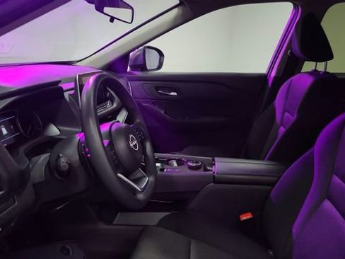 Used 2024 Nissan Rogue SV image 9