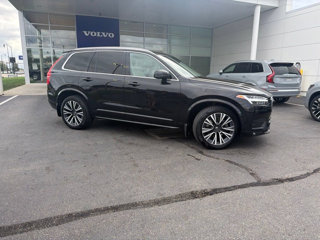 Used 2022 Volvo XC90 T6 Momentum w/ Climate Package AWD/4WD image 2