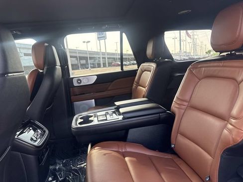 Used 2020 Lincoln Navigator Reserve w/ Equipment Group 208A Reserve AWD/4WD image 16