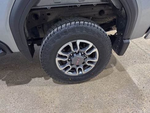 Used 2024 GMC Sierra 2500 SLE image 30