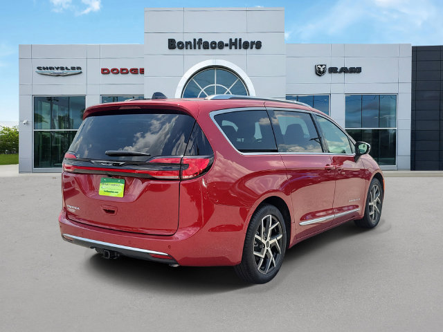 New 2027 Chrysler Pacifica Pinnacle w/ Theater Group FWD image 4