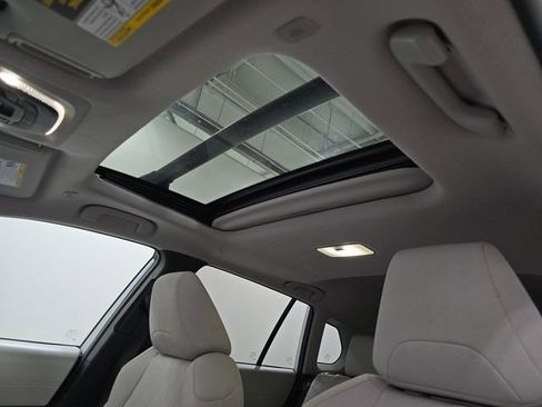 Used 2023 Toyota Corolla Cross LE image 16