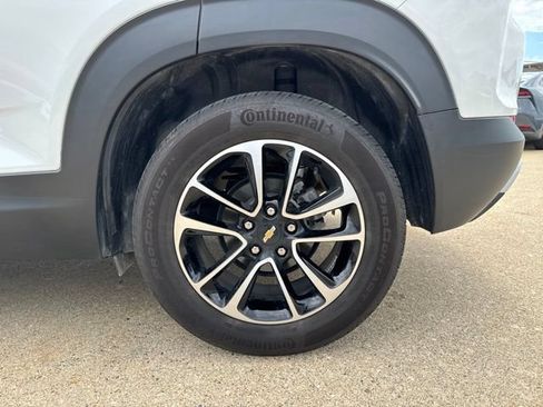 Used 2024 Chevrolet TrailBlazer LT w/ Convenience Package FWD image 11