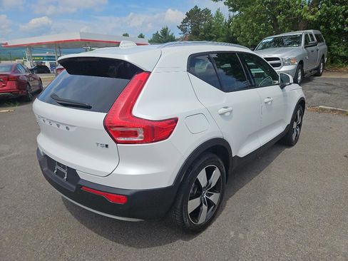 Used 2021 Volvo XC40 T5 Momentum w/ Protection Package Premier AWD/4WD image 3