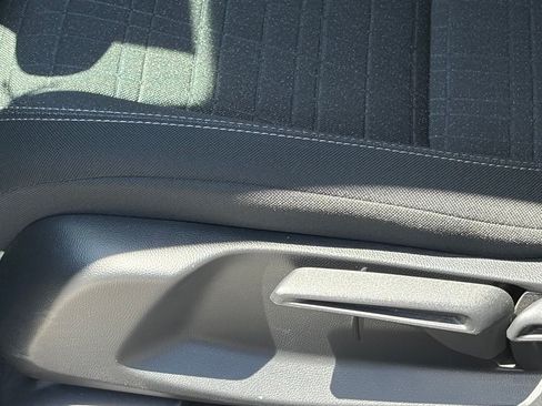 Used 2025 Honda HR-V LX image 5