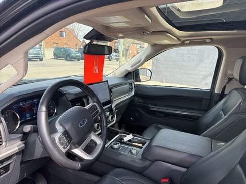 Used 2024 Ford Expedition XLT image 19