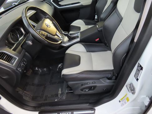 Used 2017 Volvo XC60 T5 Dynamic w/ Preferred Option Package image 7