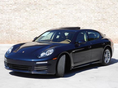 Used 2014 Porsche Panamera 4 AWD/4WD image 17