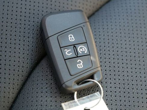 Certified 2025 Volkswagen Taos SEL image 37