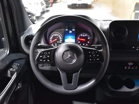 Used 2023 Mercedes-Benz Sprinter 2500 image 18