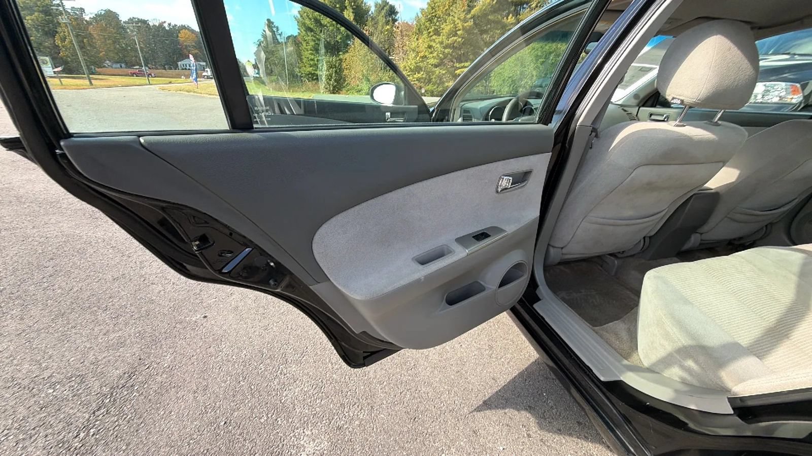 Used 2005 Nissan Altima 2.5 S w/ (S02) Side Airbags Pkg FWD image 29