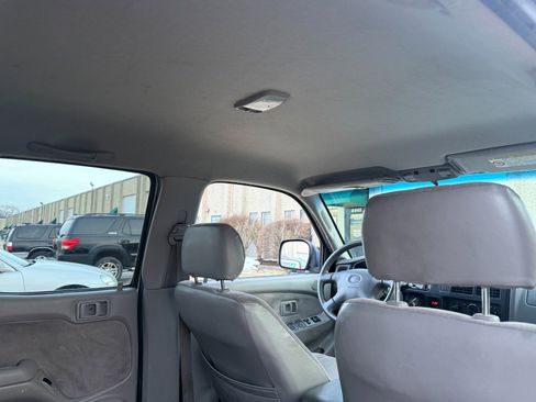 Used 2004 Toyota Tacoma V6 image 16