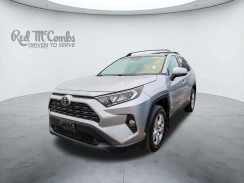 Used 2021 Toyota RAV4 XLE w/ Convenience Package FWD image 1