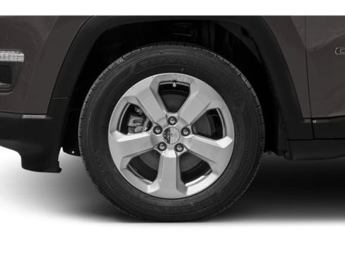 Used 2018 Jeep Compass Latitude FWD image 11