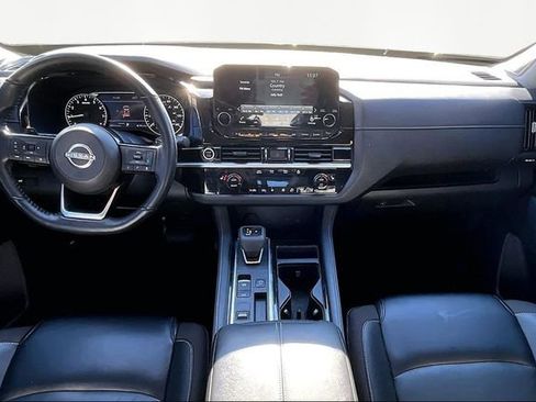 Used 2024 Nissan Pathfinder SL w/ SL Premium Package image 7