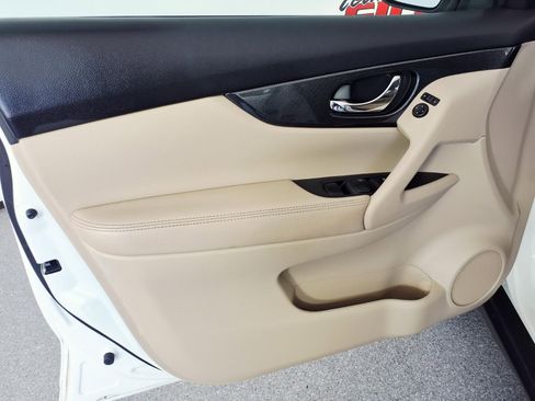 Used 2016 Nissan Rogue SL FWD image 15