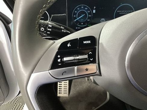 Certified 2025 Hyundai Elantra SEL FWD image 15
