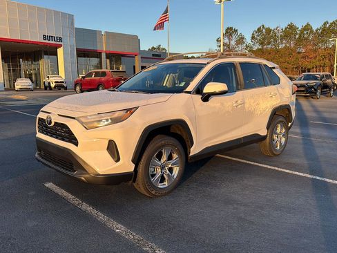 Used 2025 Toyota RAV4 XLE image 1
