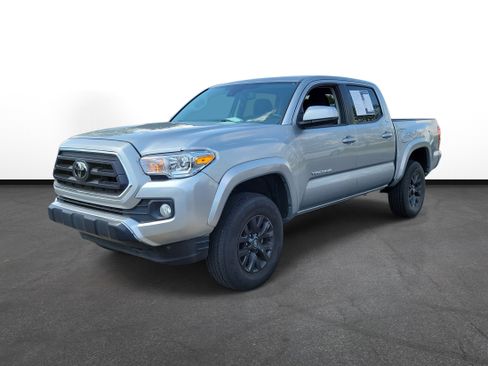 Used 2022 Toyota Tacoma SR5 AWD/4WD image 2