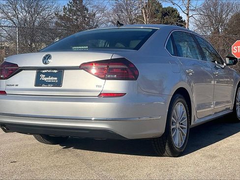 Used 2017 Volkswagen Passat 1.8T SE w/ SE Lighting Package image 13